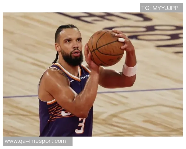 狄龙与火箭球员深情拥抱展现真爱情怀温暖全场