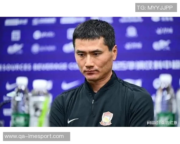 杨希感谢邵佳一称与队友聊天助力中文快速进步