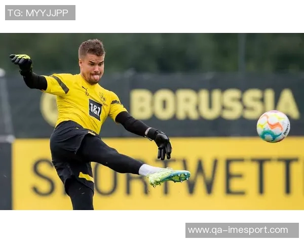 多特蒙德34岁替补门将迈尔成功续约至2027年正式签署新合同